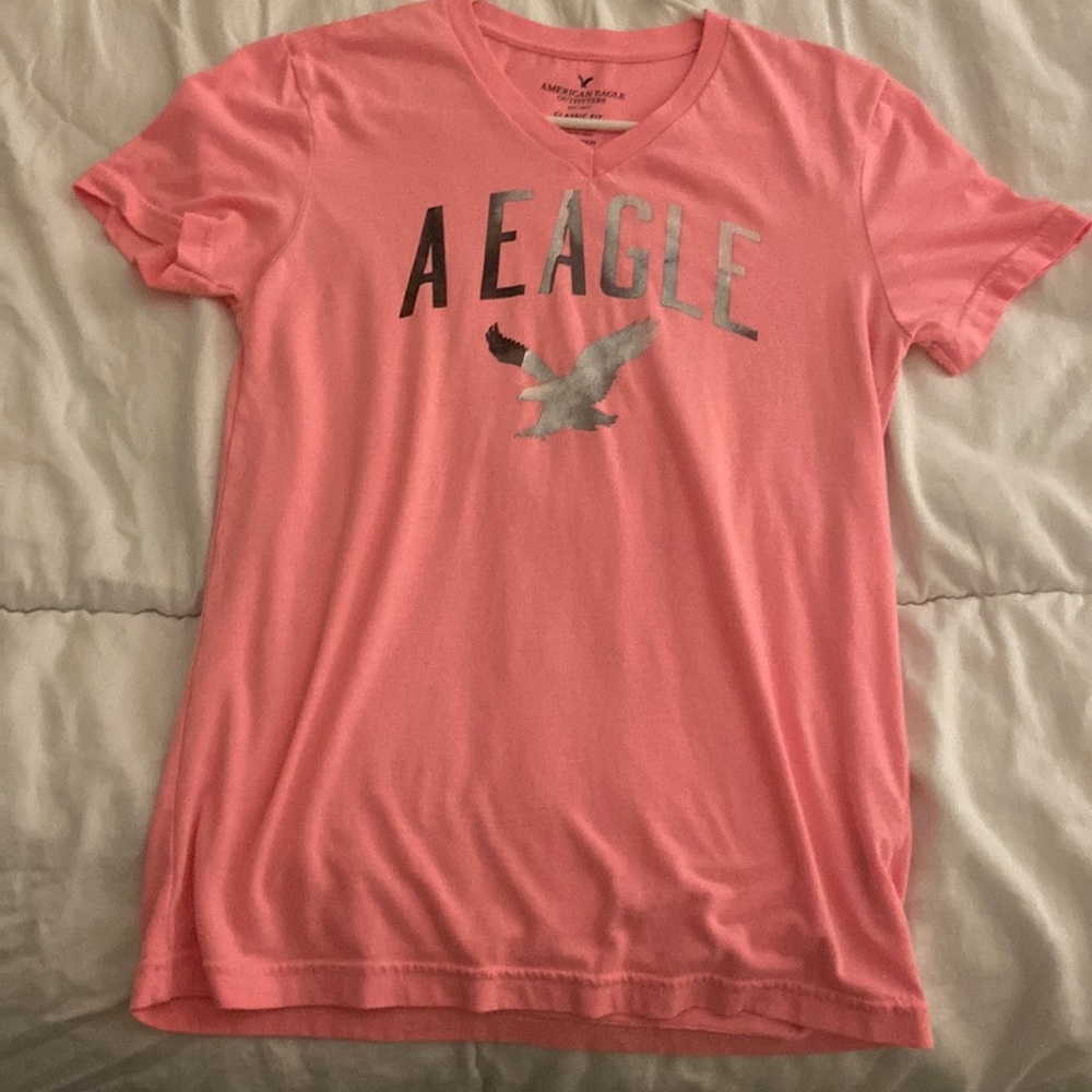 Never worn, v-neck pink American eagle T-shirt